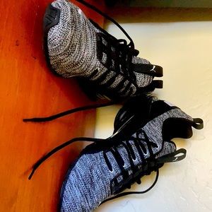 Puma trainers/running shoes